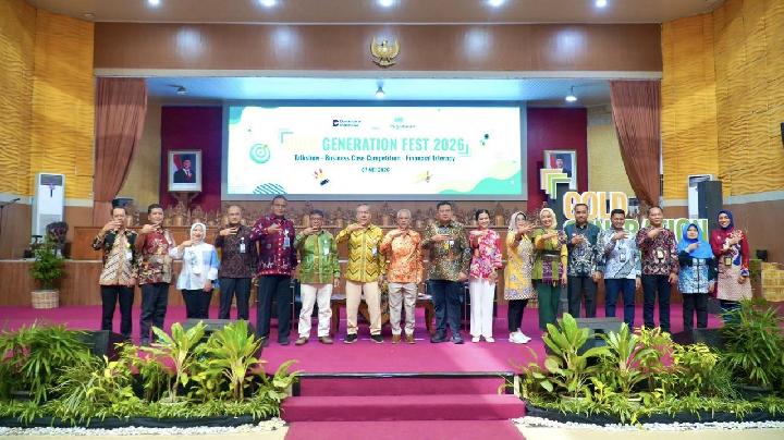 Direksi Pegadaian bersama perwakilan UNNES saat peluncuran Business Case Competition 2026, menandai komitmen terhadap inovasi keuangan digital mahasiswa di Jawa Tengah.