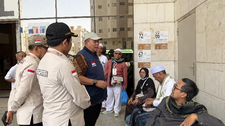 Ketua Tim Pengawas Haji DPR RI, Cucun Ahmad Syamsurijal, melakukan sidak pemondokan jemaah haji Indonesia di Makkah. (Foto: Dok. Timwas Haji DPR RI)