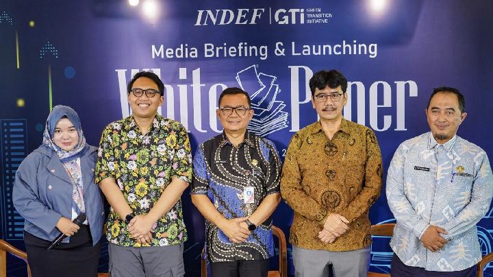 Ilustrasi kendaraan listrik yang dihadapkan pada dilema kebijakan pajak daerah di Indonesia.