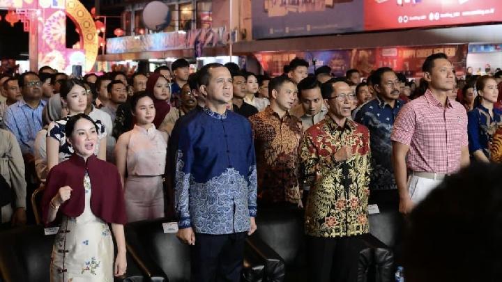 Menteri Transmigrasi (ilustrasi) menegaskan dukungan investasi AI Data Centre senilai Rp88 triliun di Batam, sekaligus komitmen penyiapan SDM unggul untuk menopang ekosistem digital nasional.