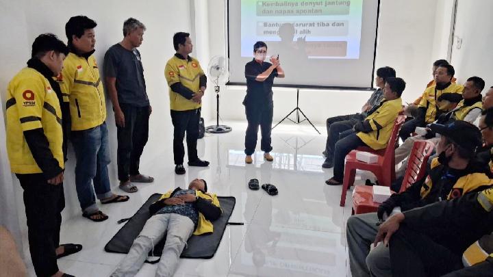 Mitra pengemudi Maxim mengikuti sesi pelatihan profesionalisme untuk meningkatkan kualitas layanan dan keamanan berkendara.