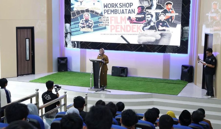 Wali Kota Bontang Neni Moerniaeni saat membuka Workshop Pembuatan Film Pendek, menegaskan komitmen pemerintah dalam mengembangkan ekonomi kreatif melalui sektor perfilman.