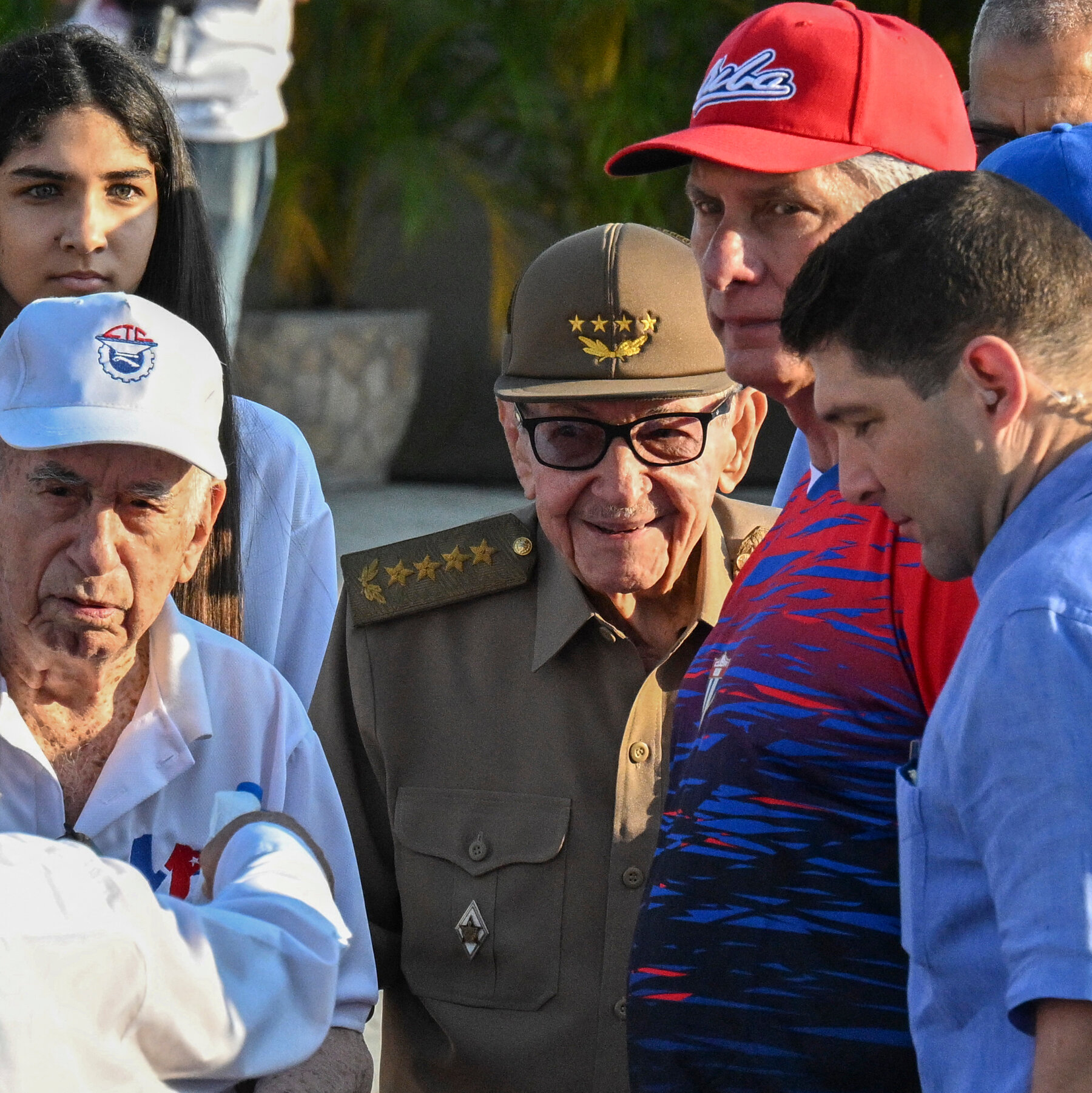 Mantan Presiden Kuba Raúl Castro (gambar ilustrasi) di tengah perayaan di negaranya dan dakwaan pembunuhan dari Amerika Serikat.