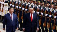 Presiden Donald Trump (kanan) dan Presiden Xi Jinping (kiri) saat pertemuan di China, di mana isu sensitif Taiwan menjadi topik pembahasan utama dalam konteks menjaga stabilitas hubungan kedua negara.