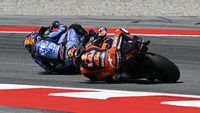 Pedro Acosta (GASGAS Tech3) beraksi di Sirkuit Barcelona-Catalunya selama Sprint Race MotoGP Catalunya 2024, di mana ia finis di posisi kedua.