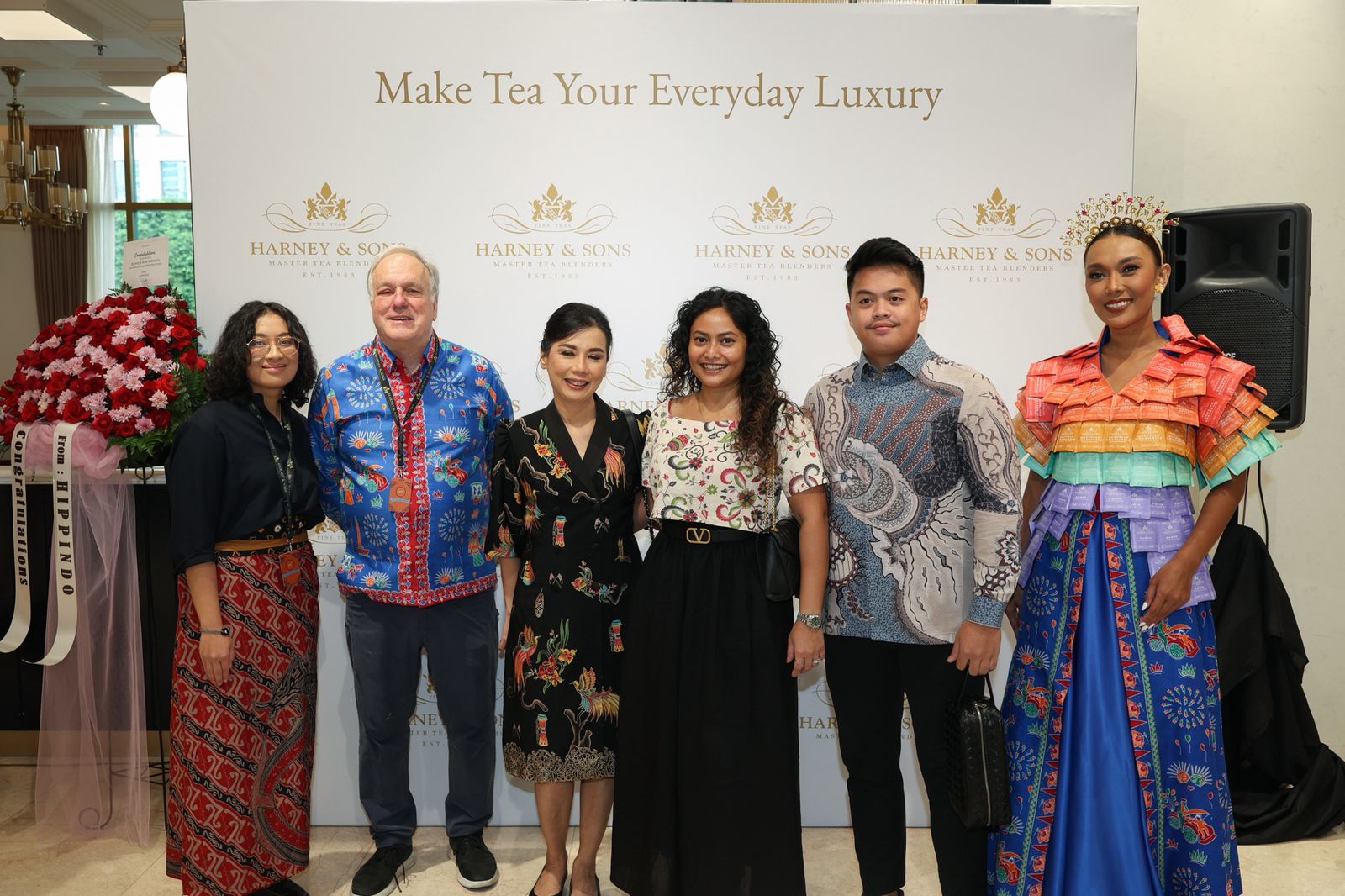Perwakilan Harney & Son's Tea saat peluncuran produk teh artisan premium mereka di Tanta Resto & Lounge, Jakarta, menandai ekspansi di pasar luxury beverage Indonesia.