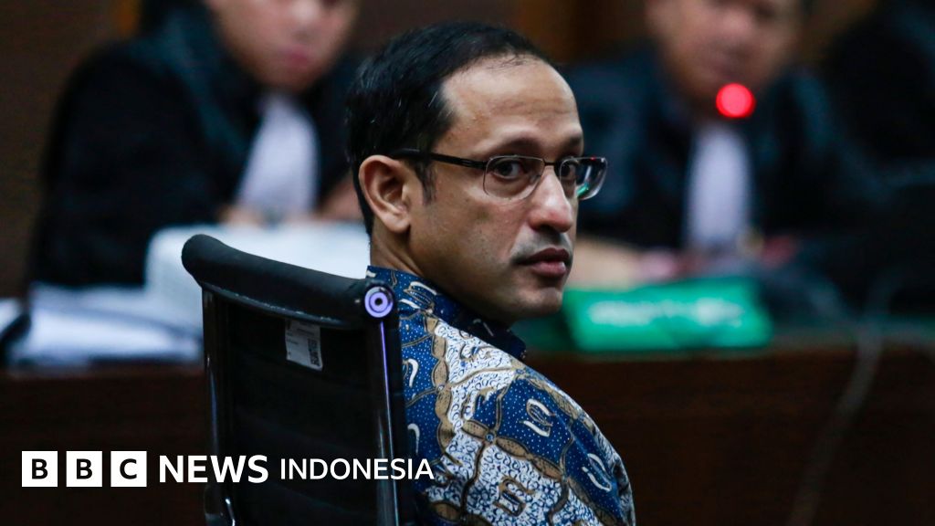 Mantan Mendikbudristek Nadiem Anwar Makarim saat menghadiri sebuah acara resmi. Klaim mengenai tuntutan 18 tahun penjara dalam kasus dugaan korupsi laptop Chromebook terhadap dirinya telah dipastikan sebagai informasi yang tidak benar atau hoaks.