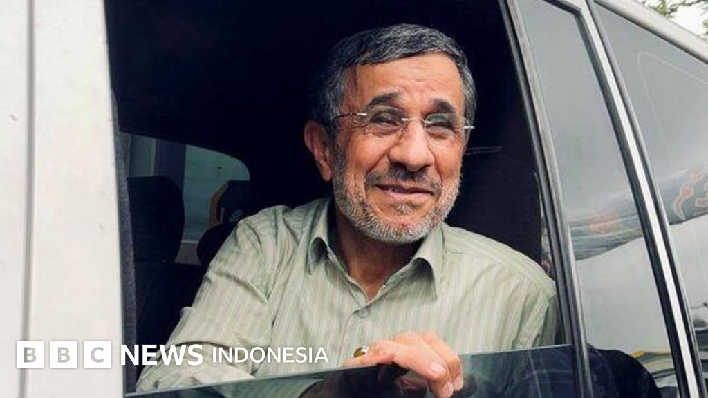 Mantan Presiden Iran Mahmoud Ahmadinejad, yang kembali menjadi sorotan dalam laporan perencanaan pasca-perang AS-Israel, berbicara di depan publik.