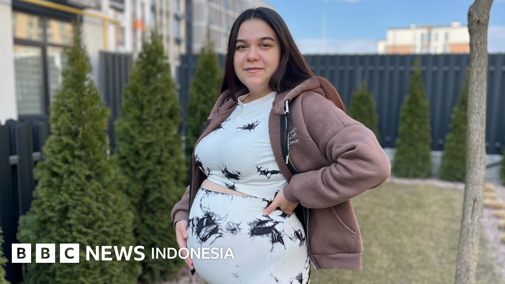 Seorang ibu pengganti di Ukraina, negara yang menjadi pusat industri surogasi, menanti keputusan parlemen terkait rancangan undang-undang yang dapat mengubah masa depan industri ini secara drastis.