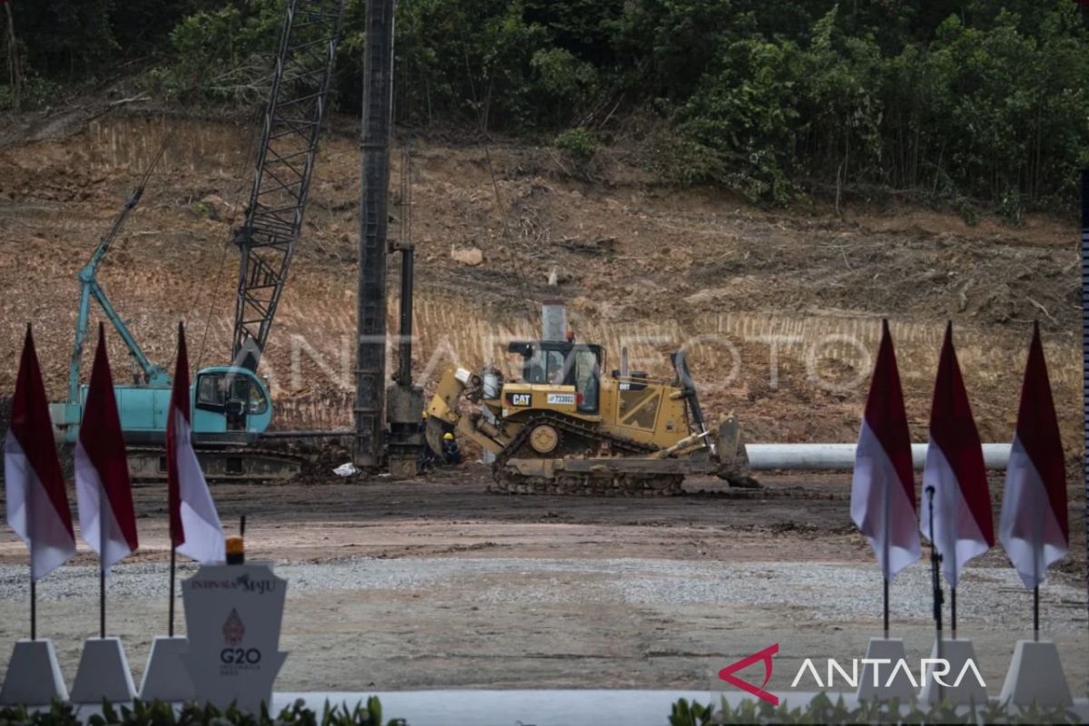 Pemerintah serius mengkaji potensi proyek hilirisasi batu bara menjadi Dimethyl Ether (DME) di Kalimantan Timur, berharap dapat menekan angka impor energi nasional dan menciptakan nilai tambah bagi komoditas tambang.