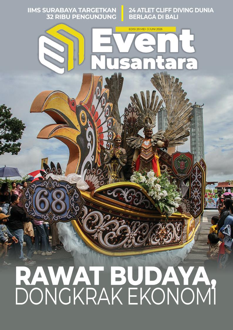 Sejumlah wisatawan menikmati festival budaya yang menjadi magnet pariwisata sekaligus menggerakkan ekonomi lokal.