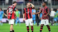 Ekspresi kekecewaan para pemain Juventus dan AC Milan setelah gagal lolos ke Liga Champions.