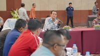 Anggota Badan Legislasi (Baleg) DPR RI berdialog intensif dengan perwakilan masyarakat adat di Balige, Sumatera Utara, menyerap aspirasi vital terkait RUU Masyarakat Adat.