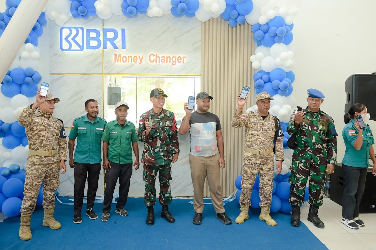 Fasilitas penukaran valuta asing (money changer) resmi yang dioperasikan oleh BRI, menunjukkan komitmen bank dalam menyediakan akses keuangan transparan dan terjamin keamanannya bagi masyarakat.