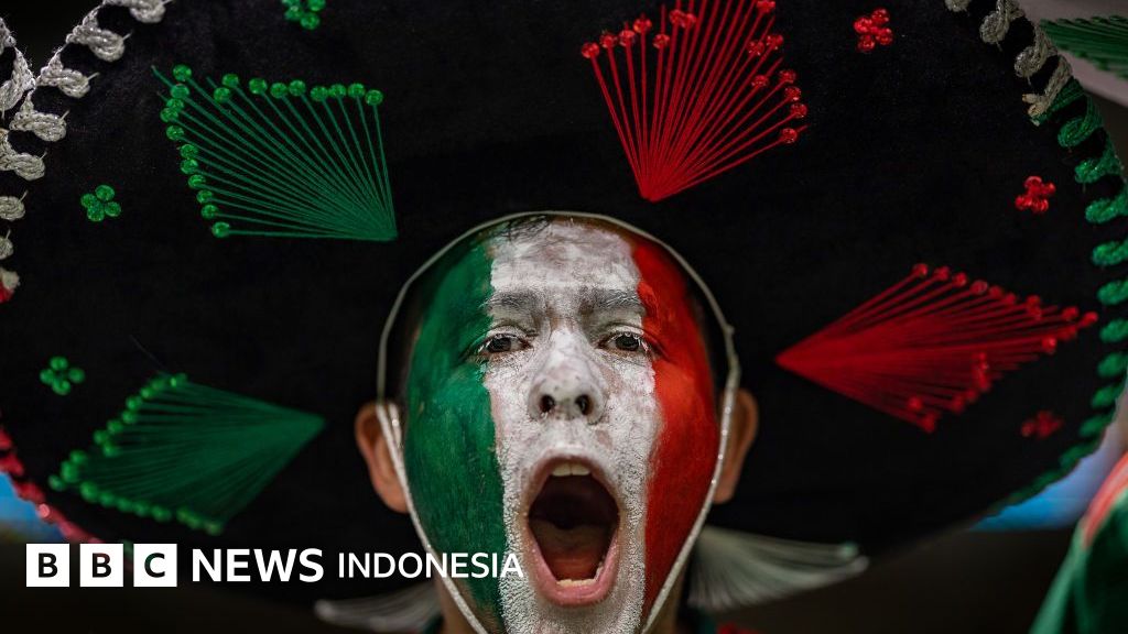 Visualisasi trofi Piala Dunia FIFA di tengah antisipasi global menyambut edisi 2026 yang akan menampilkan format terbesar dan 104 pertandingan.
