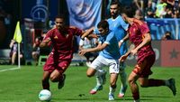 Duel sengit Derby della Capitale antara AS Roma dan Lazio selalu menyajikan tensi tinggi dan ambisi besar di Stadio Olimpico.