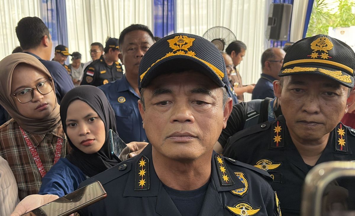 Direktur Jenderal Bea Cukai Djaka Budi Utama saat memberikan keterangan pers. (ilustrasi)