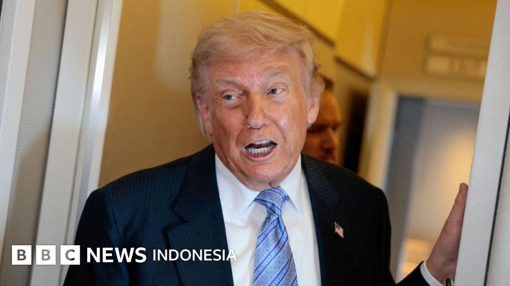 Presiden Amerika Serikat, Donald Trump, saat menyampaikan pernyataan di Gedung Putih terkait klaim pembatalan serangan Iran dan adanya negosiasi diplomatik.