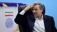 Mantan Presiden Iran Mahmoud Ahmadinejad saat menyampaikan pidato. (ilustrasi)
