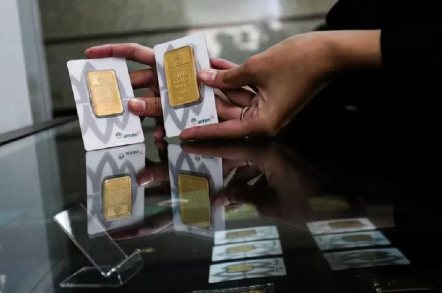 Logam mulia Antam, salah satu instrumen investasi favorit, mengalami penurunan harga signifikan pada hari Sabtu, 23 Mei 2026.