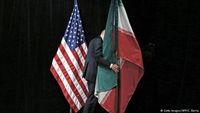Bendera Amerika Serikat dan Iran berkibar, melambangkan ketegangan diplomatik dan militer yang terus berlanjut di tengah sinyal kontradiktif mengenai potensi penyelesaian konflik.