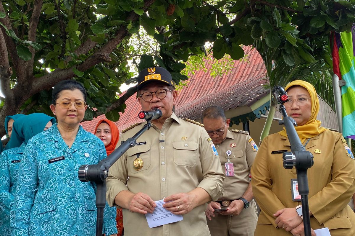 Gubernur DKI Jakarta, Pramono Anung, berbicara dalam sebuah forum mengenai peran strategis pemerintah daerah dalam mengatasi persoalan masyarakat sehari-hari.