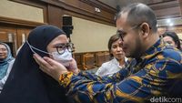 Ibrahim Arief, eks konsultan Nadiem Makarim, saat menghadiri persidangan kasus korupsi pengadaan Chromebook. (Ilustrasi)