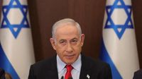 Perdana Menteri Israel Benjamin Netanyahu (kiri) dan penasihat Pemimpin Tertinggi Iran Mohsen Rezaei (kanan) mewakili dua kutub ketegangan geopolitik yang memuncak di Timur Tengah.