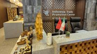 Produk kerajinan tangan dan fashion dari UMKM Jakarta yang siap meramaikan pameran di Milan, Italia, sebagai bagian dari perayaan HUT ke-499 Kota Jakarta.