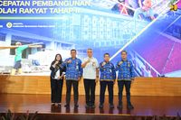 Perwakilan Kementerian PUPR, Kemensos, dan KSP berkoordinasi dalam rapat percepatan pembangunan Sekolah Rakyat Tahap II, menargetkan 93 lokasi di 29 provinsi selesai pada Juni 2026.