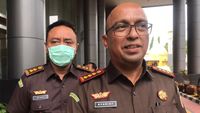 Tim penyidik Kejaksaan Agung melakukan penggeledahan di sejumlah lokasi terkait dugaan korupsi IUP bauksit di Jakarta dan Kalimantan Barat.