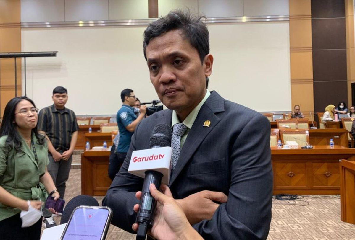 Ketua Komisi III DPR RI, Habiburokhman, saat memberikan pernyataan terkait polemik penggunaan APBN untuk sapi kurban Presiden Prabowo Subianto.