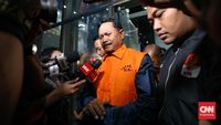 Plt Wali Kota Madiun, Bagus Panuntun, saat menjalani pemeriksaan di gedung Komisi Pemberantasan Korupsi (KPK) terkait dugaan permintaan dana CSR dan ancaman terhadap pengusaha.