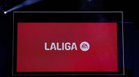Para pemain Barcelona merayakan gelar juara LaLiga musim 2025/2026 setelah melewati musim yang kompetitif. (Ilustrasi)