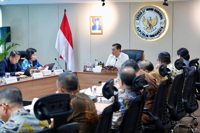 Ketua Dewan Ekonomi Nasional, Luhut Binsar Pandjaitan, berkoordinasi dengan OJK menyikapi fluktuasi nilai tukar Rupiah yang melemah. (Ilustrasi)