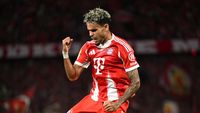 Sejumlah pemain bintang Eropa, seperti Kevin De Bruyne dan Bruno Fernandes, tampil dominan sebagai raja assist di liga top Eropa musim 2023/2024, membuktikan peran vital mereka dalam menciptakan peluang gol bagi tim.