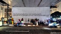 Kepadatan kendaraan terlihat di ruas jalan utama Kota Bandung menjelang libur panjang Waisak dan Hari Lahir Pancasila.