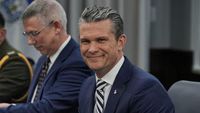 Pete Hegseth, seorang kontributor terkemuka Fox News, berbicara di sebuah acara, seringkali menyuarakan pandangan konservatif tentang kebijakan luar negeri AS. Pernyataannya tentang kesiapan militer AS melawan Iran telah menarik perhatian publik dan memicu diskusi kritis.
