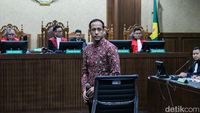 Mantan Menteri Pendidikan, Kebudayaan, Riset, dan Teknologi Nadiem Makarim saat menanggapi tuntutan jaksa dalam kasus dugaan korupsi pengadaan Chromebook.