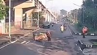 Pengemudi mobil Pajero yang terlibat tabrak lari terhadap pedagang buah lansia di Duren Sawit, Jakarta Timur, telah berhasil diamankan oleh pihak kepolisian untuk mempertanggungjawabkan perbuatannya.