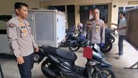Polisi mengamankan seorang tersangka terkait kasus pencurian sepeda motor yang diduga berkaitan dengan narkoba di Jakarta Selatan. (Ilustrasi/Foto: Dok. Polri)