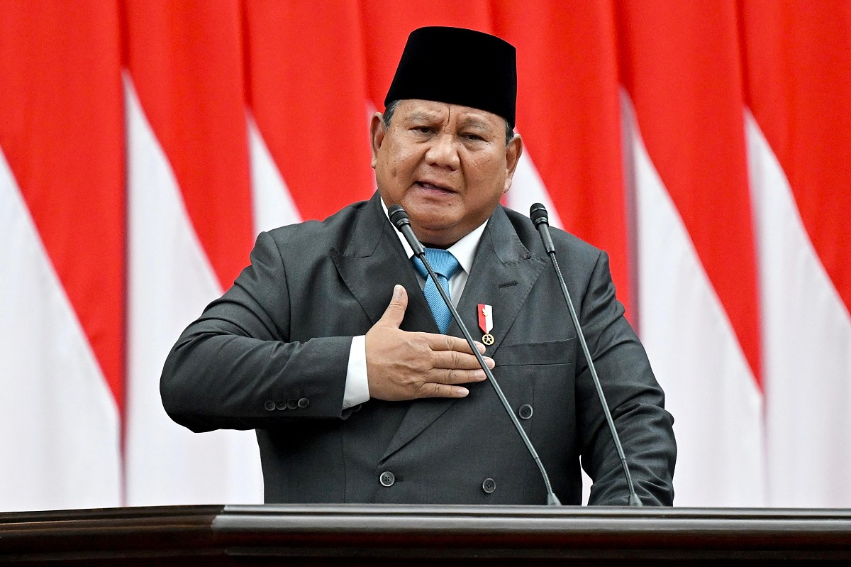 Presiden Prabowo Subianto menyampaikan pernyataan terkait kerugian negara akibat manipulasi ekspor yang mencapai Rp15.400 triliun dalam 34 tahun.