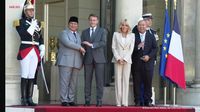 Presiden Prabowo Subianto (kanan) disambut langsung oleh Presiden Prancis Emmanuel Macron (kiri) dan Ibu Negara Brigitte Macron (tengah) di Istana Élysée, Paris, menandai dimulainya kunjungan bilateral penting untuk mempererat hubungan kedua negara.