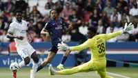 Kekecewaan terpancar dari wajah para pemain PSG usai ditahan imbang Lorient dalam lanjutan Ligue 1.