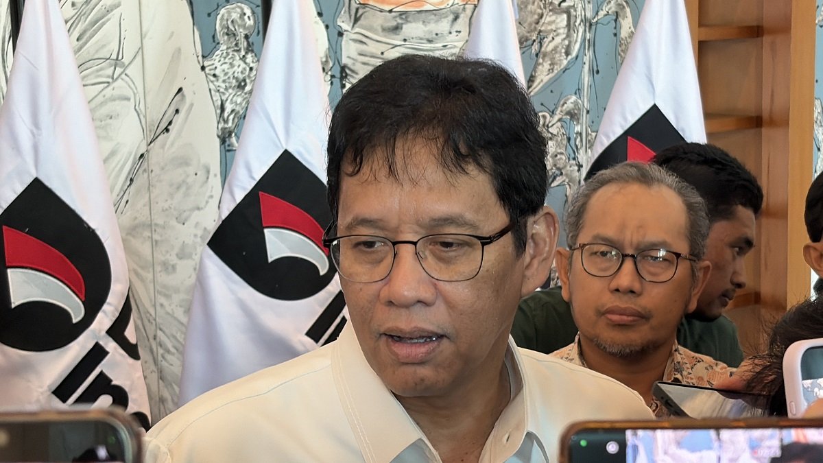 Petugas Kementerian Keuangan menggunakan teknologi kecerdasan buatan (AI) untuk menganalisis data ekspor dan impor guna mendeteksi praktik under-invoicing.