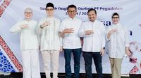 Rohis Pegadaian (kiri) saat mendistribusikan paket daging kurban kepada masyarakat yang membutuhkan dalam rangka Idul Adha 1447 Hijriah. Kegiatan ini menegaskan komitmen sosial dan kepedulian Pegadaian sebagai BUMN.