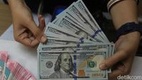 Warga desa menghadapi kenaikan harga kebutuhan pokok akibat pelemahan rupiah, meski tak langsung bertransaksi dengan dolar AS.