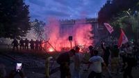 Puluhan ribu warga Serbia memadati jalanan Belgrade dalam demonstrasi massal menuntut percepatan pemilihan umum dan reformasi politik.