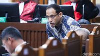 Jaksa penuntut umum menyampaikan tuntutan terhadap terdakwa Nadiem dalam sidang kasus korupsi pengadaan laptop yang berlangsung di Pengadilan Tindak Pidana Korupsi.