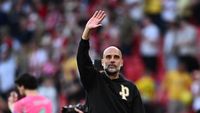 Enzo Maresca dan Vincent Kompany, dua kandidat kuat pengganti Pep Guardiola di Manchester City, memiliki koneksi mendalam dengan klub namun menawarkan profil kepelatihan yang berbeda.